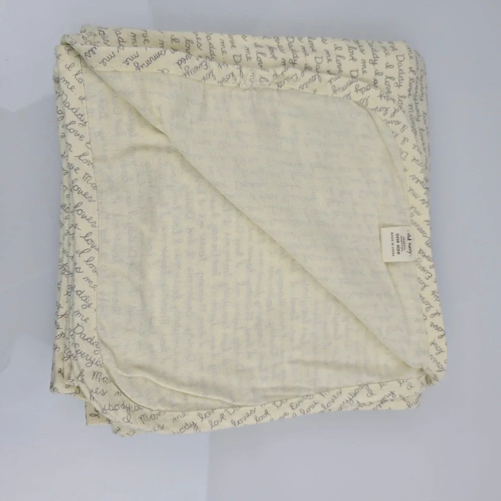 Old Navy Newborn Essentials Cotton Receiving Blanket Cream Script I Love Mommy